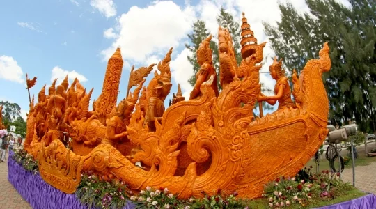 ウボンラーチャターニー ろうそく祭り（キャンドルフェスティバル）1泊2日